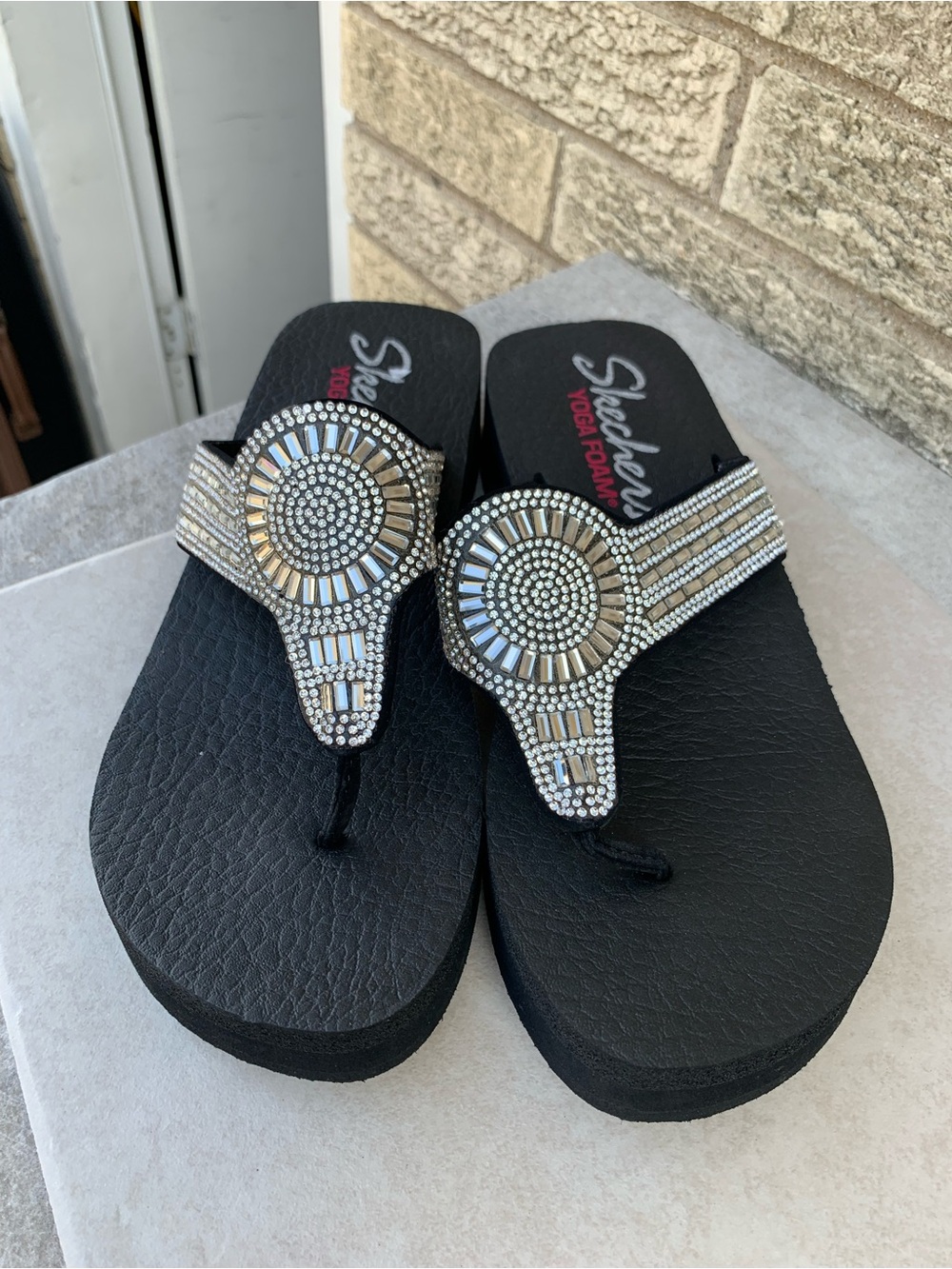 Skechers Black Rhinestone Platform Flip-Flops size 8